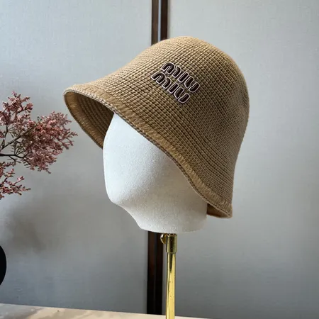 ヴァレンティノ 帽子