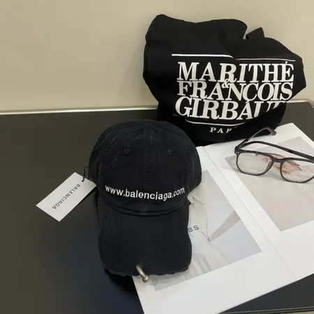 バレンシアガ 帽子