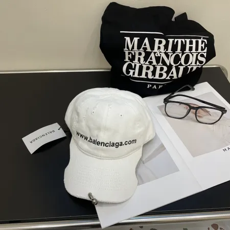 バレンシアガ 帽子
