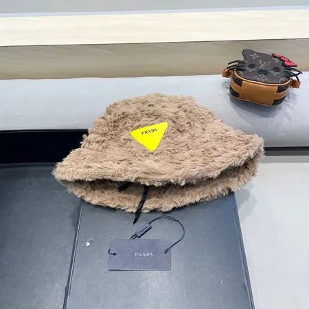 プラダ 帽子
