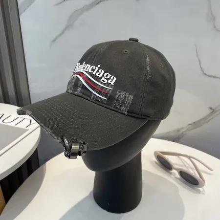 バレンシアガ 帽子