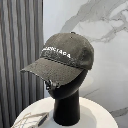 バレンシアガ 帽子