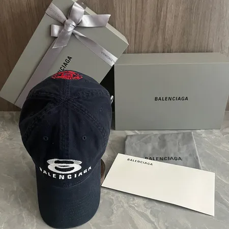 バレンシアガ 帽子