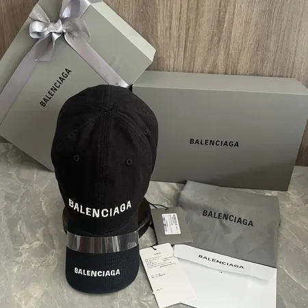 バレンシアガ 帽子