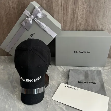 バレンシアガ 帽子
