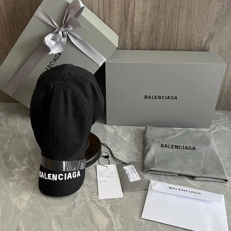 バレンシアガ 帽子