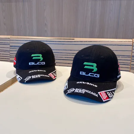 バレンシアガ 帽子