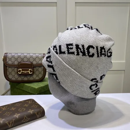 バレンシアガ 帽子