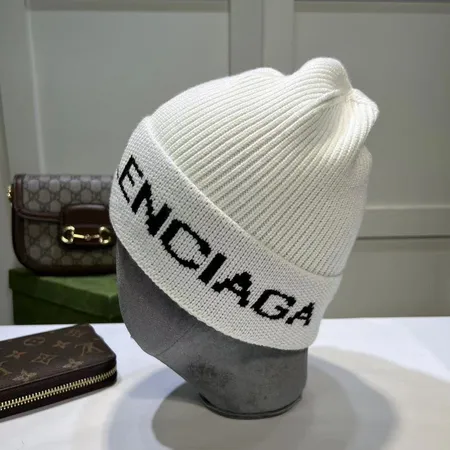 バレンシアガ 帽子
