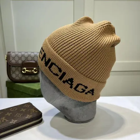 バレンシアガ 帽子