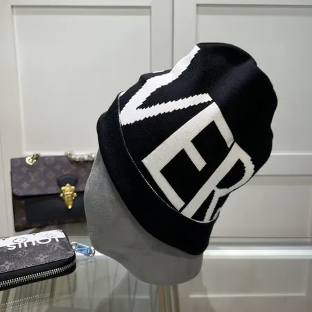 ヴェルサーチ 帽子