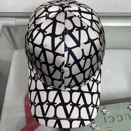 ヴァレンティノ 帽子