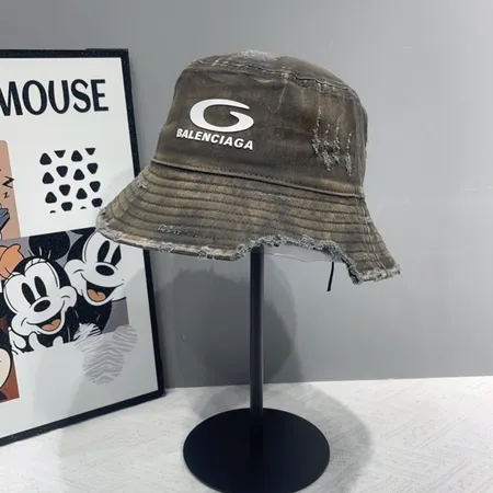 バレンシアガ 帽子