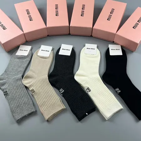 スーパーコピー ミュウミュウ 靴下