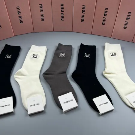 スーパーコピー ミュウミュウ 靴下