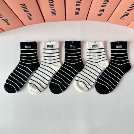 スーパーコピー ミュウミュウ 靴下