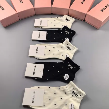 スーパーコピー ミュウミュウ 靴下