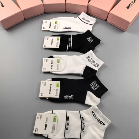 スーパーコピー ミュウミュウ 靴下
