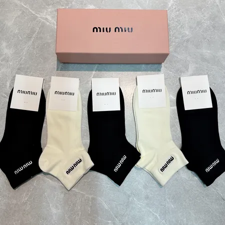 スーパーコピー ミュウミュウ 靴下