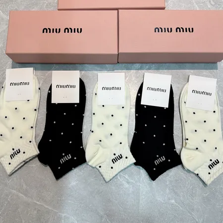 スーパーコピー ミュウミュウ 靴下