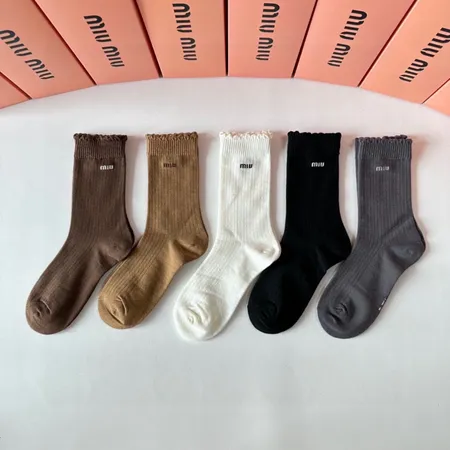 スーパーコピー ミュウミュウ 靴下