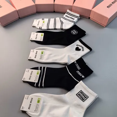 スーパーコピー ミュウミュウ 靴下