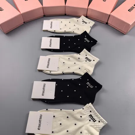 スーパーコピー ミュウミュウ 靴下