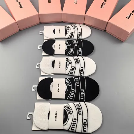 スーパーコピー ミュウミュウ 靴下