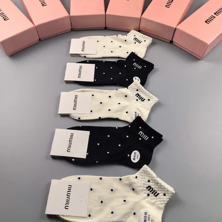 スーパーコピー ミュウミュウ 靴下