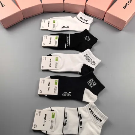 スーパーコピー ミュウミュウ 靴下
