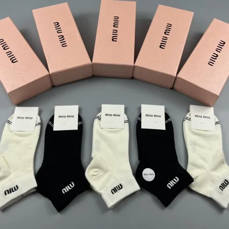 スーパーコピー ミュウミュウ 靴下