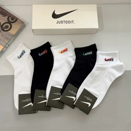  スーパーコピー ミュウミュウ 靴下