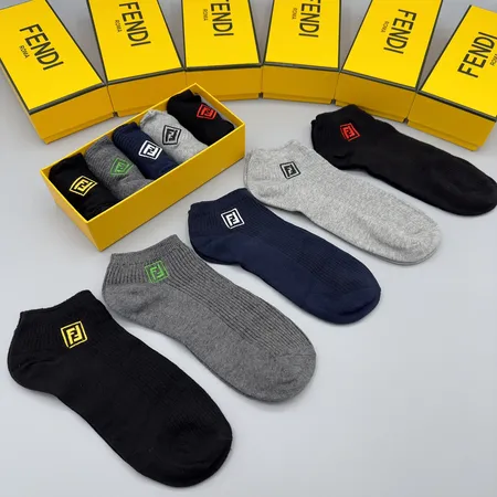 スーパーコピー フェンディ 靴下