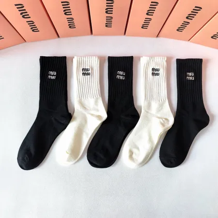 スーパーコピー ミュウミュウ 靴下