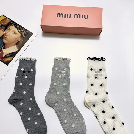 スーパーコピー ミュウミュウ 靴下