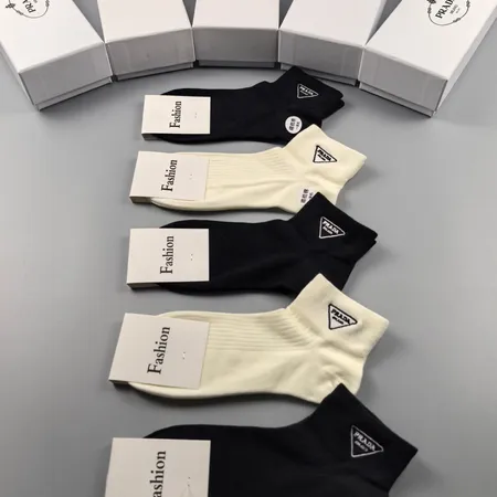 スーパーコピー プラダ 靴下