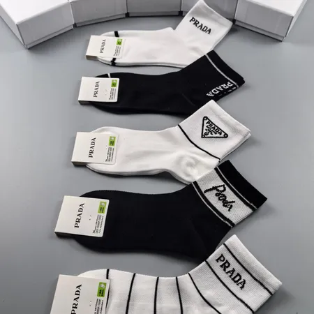 スーパーコピー プラダ 靴下