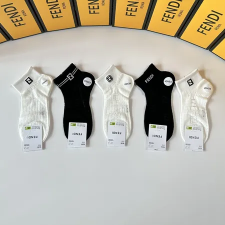  スーパーコピー フェンディ 靴下