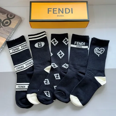 スーパーコピー フェンディ 靴下