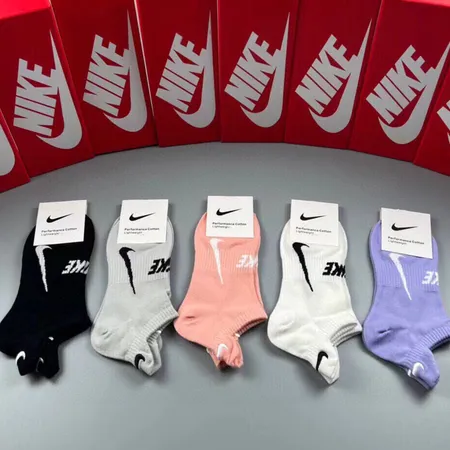 スーパーコピー ミュウミュウ 靴下