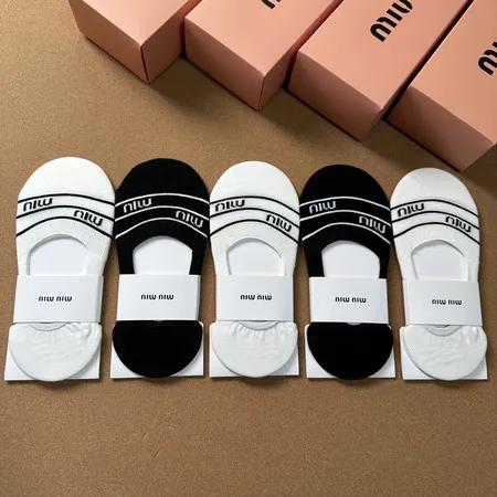 スーパーコピー ミュウミュウ 靴下