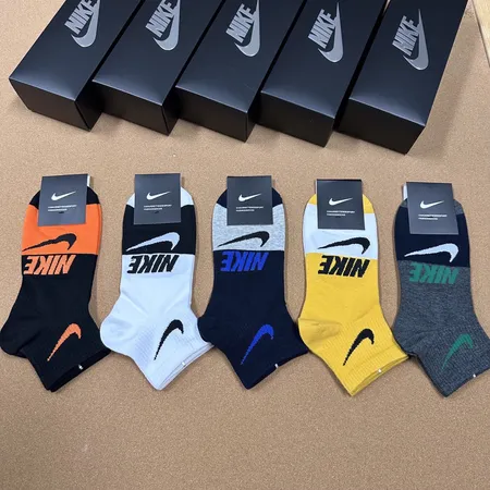 スーパーコピー ミュウミュウ 靴下