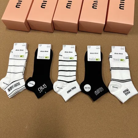 スーパーコピー ミュウミュウ 靴下