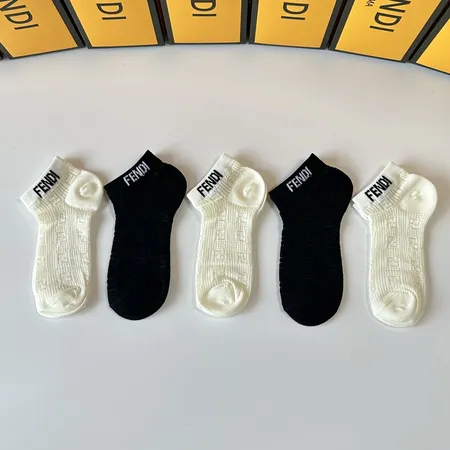 スーパーコピー フェンディ 靴下