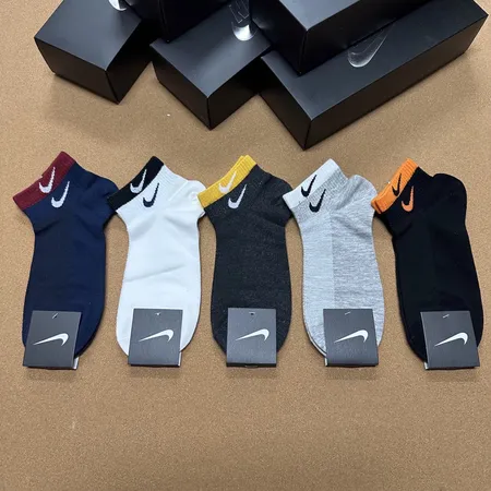 スーパーコピー ミュウミュウ 靴下