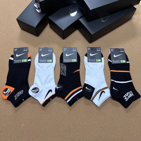 スーパーコピー ミュウミュウ 靴下