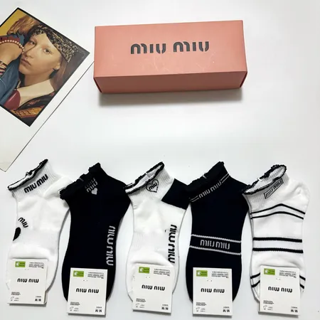スーパーコピー ミュウミュウ 靴下