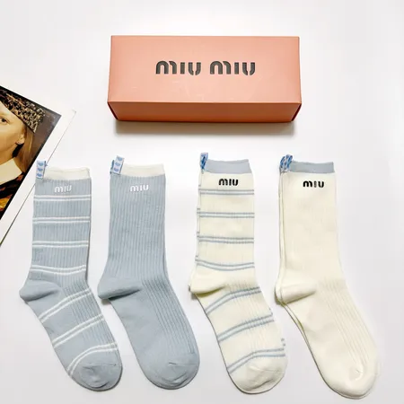 スーパーコピー ミュウミュウ 靴下