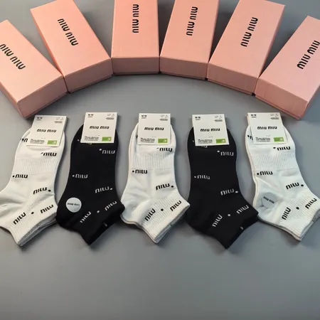 スーパーコピー ミュウミュウ 靴下