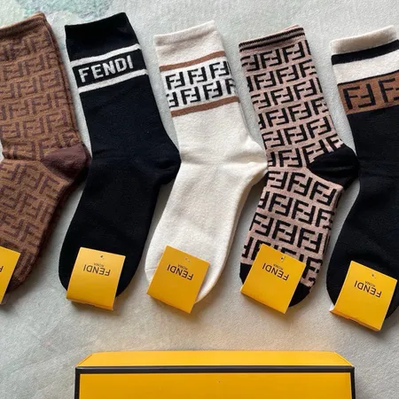 スーパーコピー フェンディ 靴下
